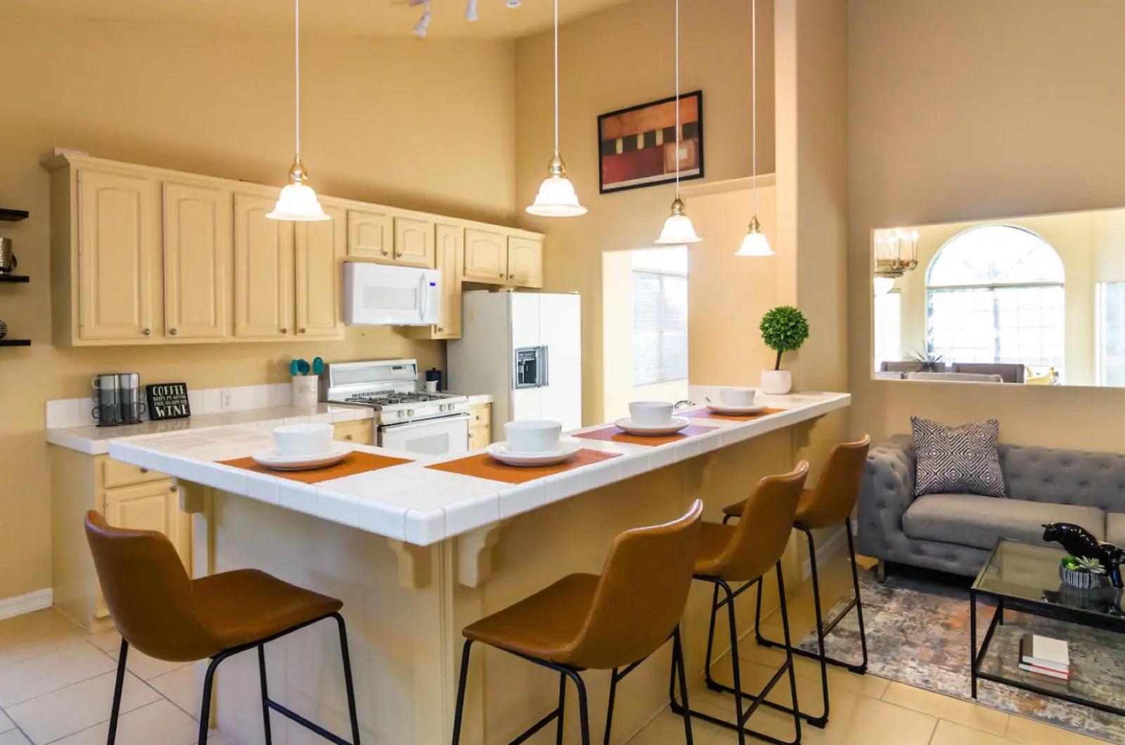E's Sherman Oaks Cottage Home — photo 11