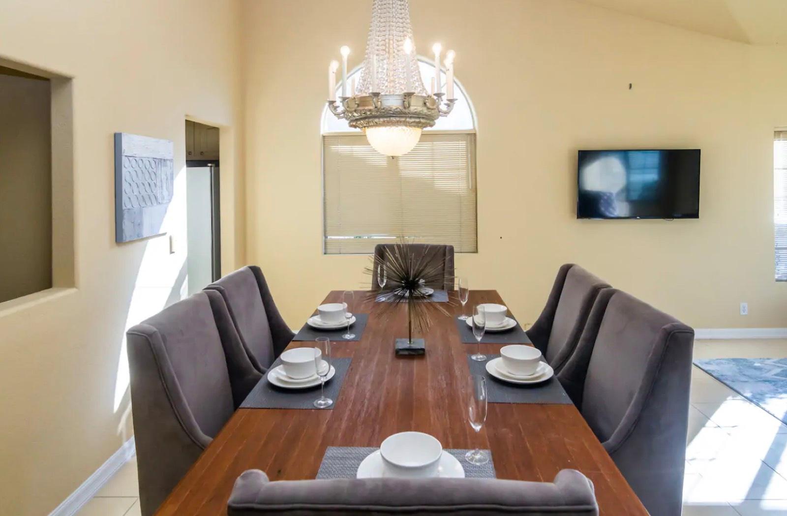 E's Sherman Oaks Cottage Home — photo 4