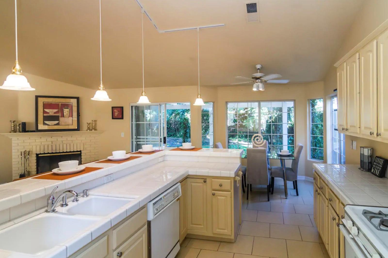 E's Sherman Oaks Cottage Home — photo 6