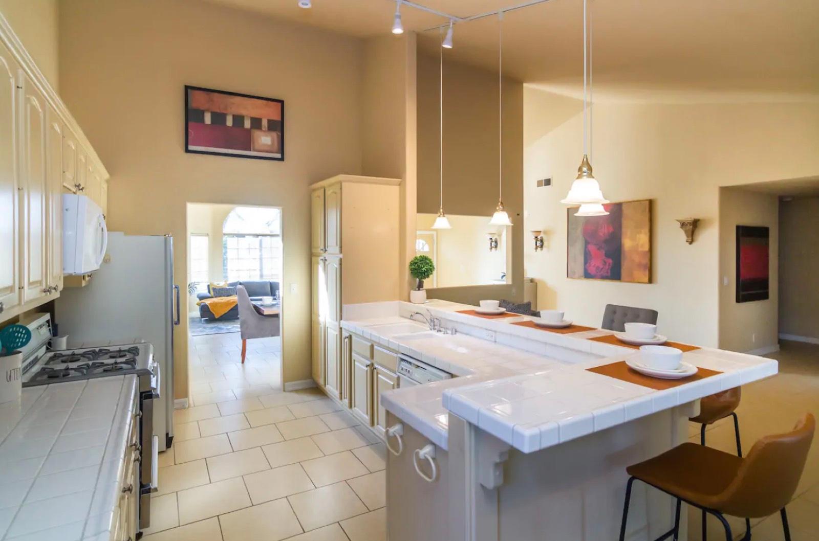 E's Sherman Oaks Cottage Home — photo 8