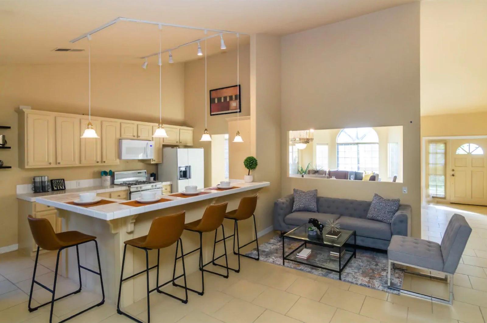 E's Sherman Oaks Cottage Home — photo 9