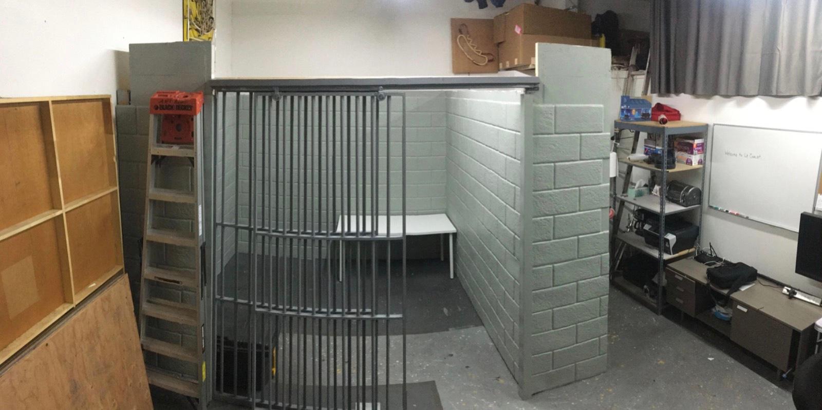 E's Small Jail Set — photo 2