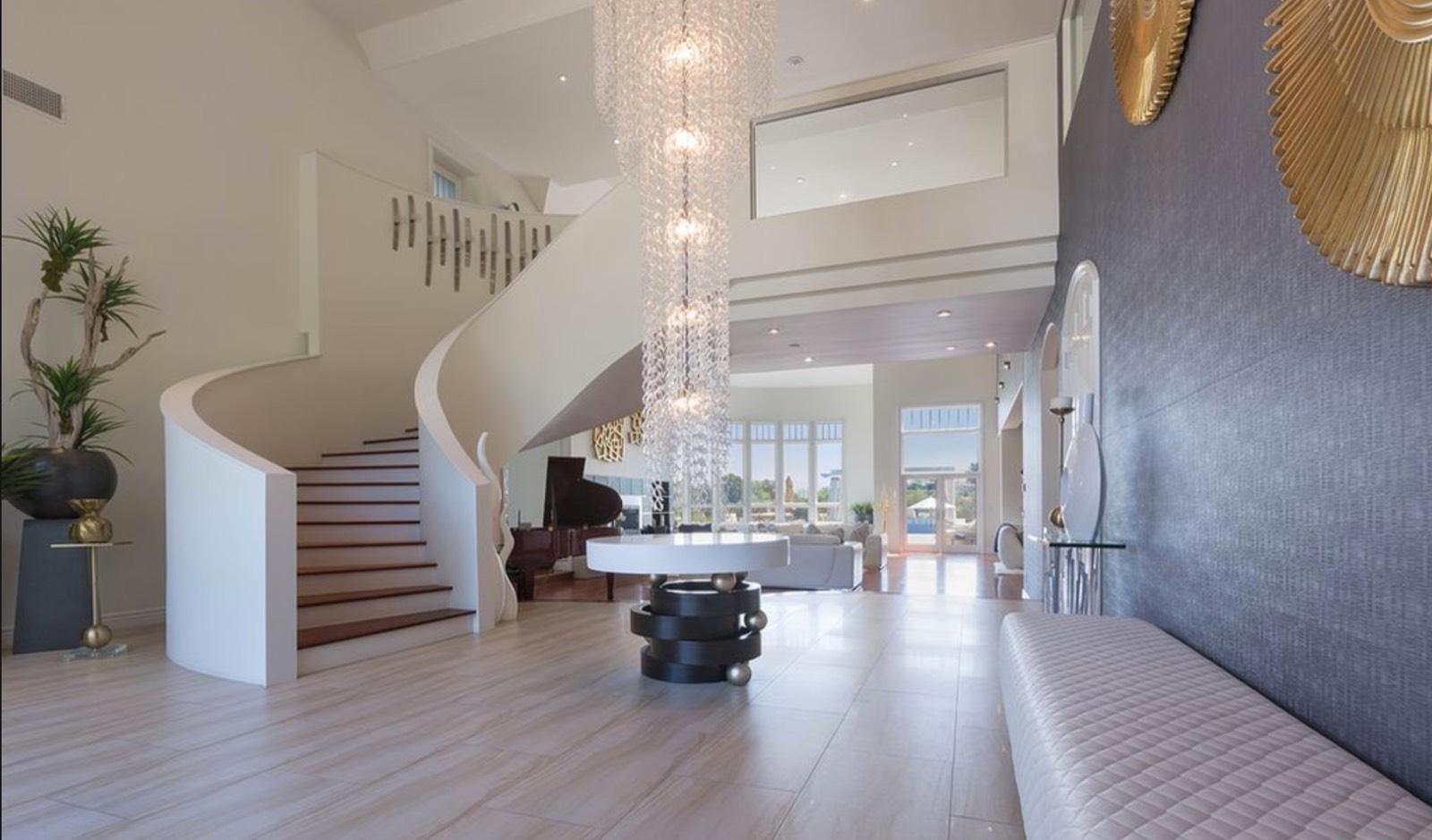 EW's Valley View Mansion — photo 4