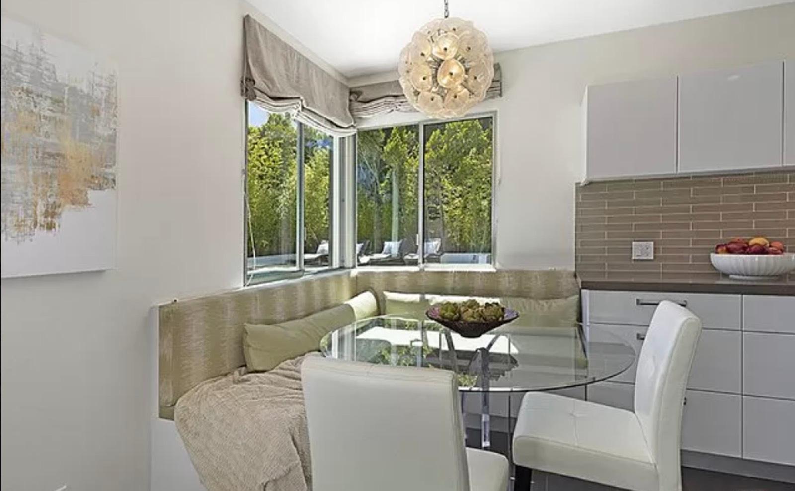 Fb's White Modern — photo 11