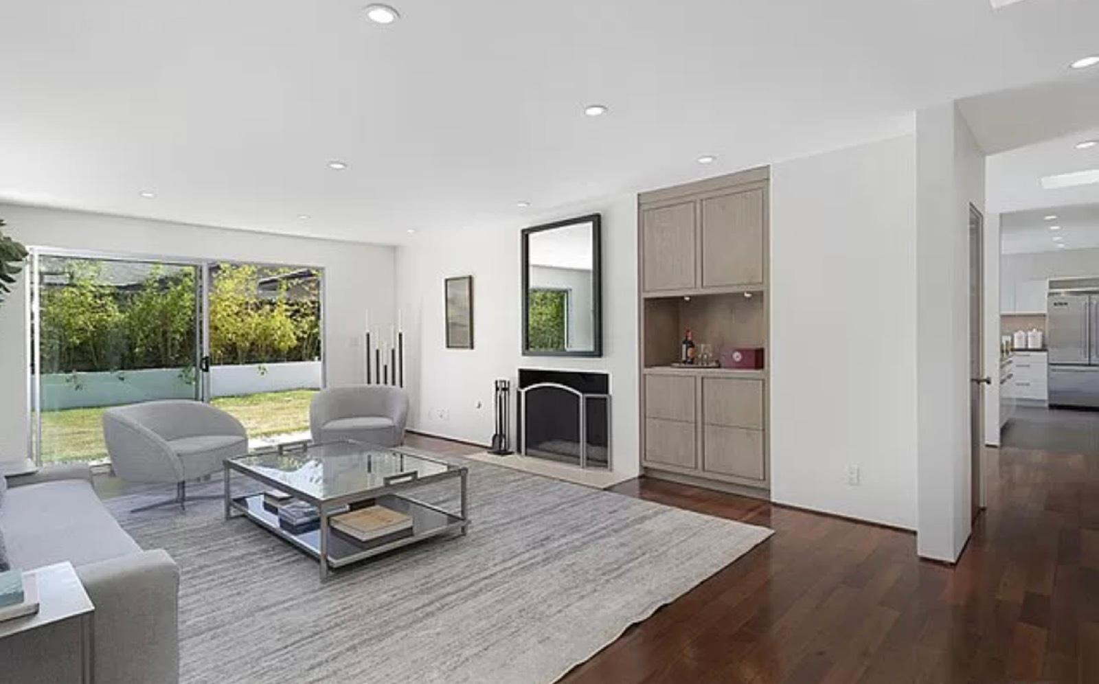 Fb's White Modern — photo 3