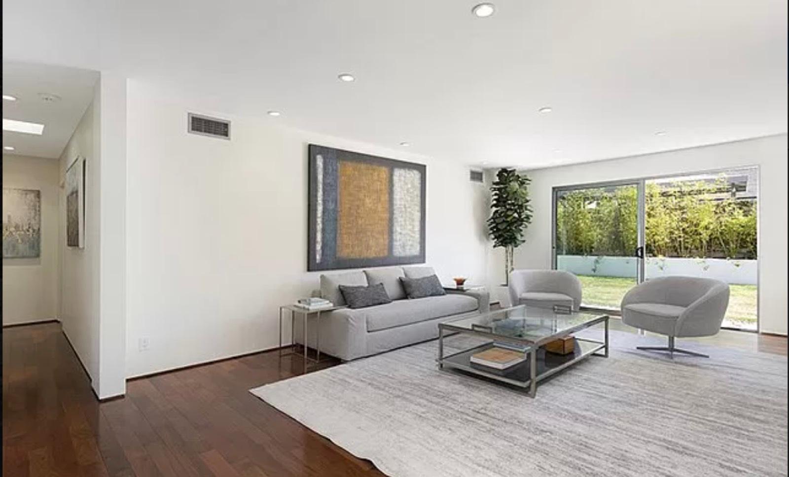 Fb's White Modern — photo 4