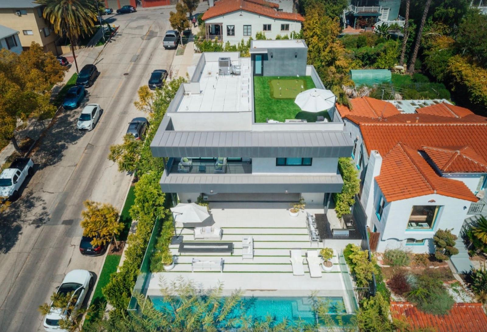 FB's Modern Mini Golf Home — photo 2