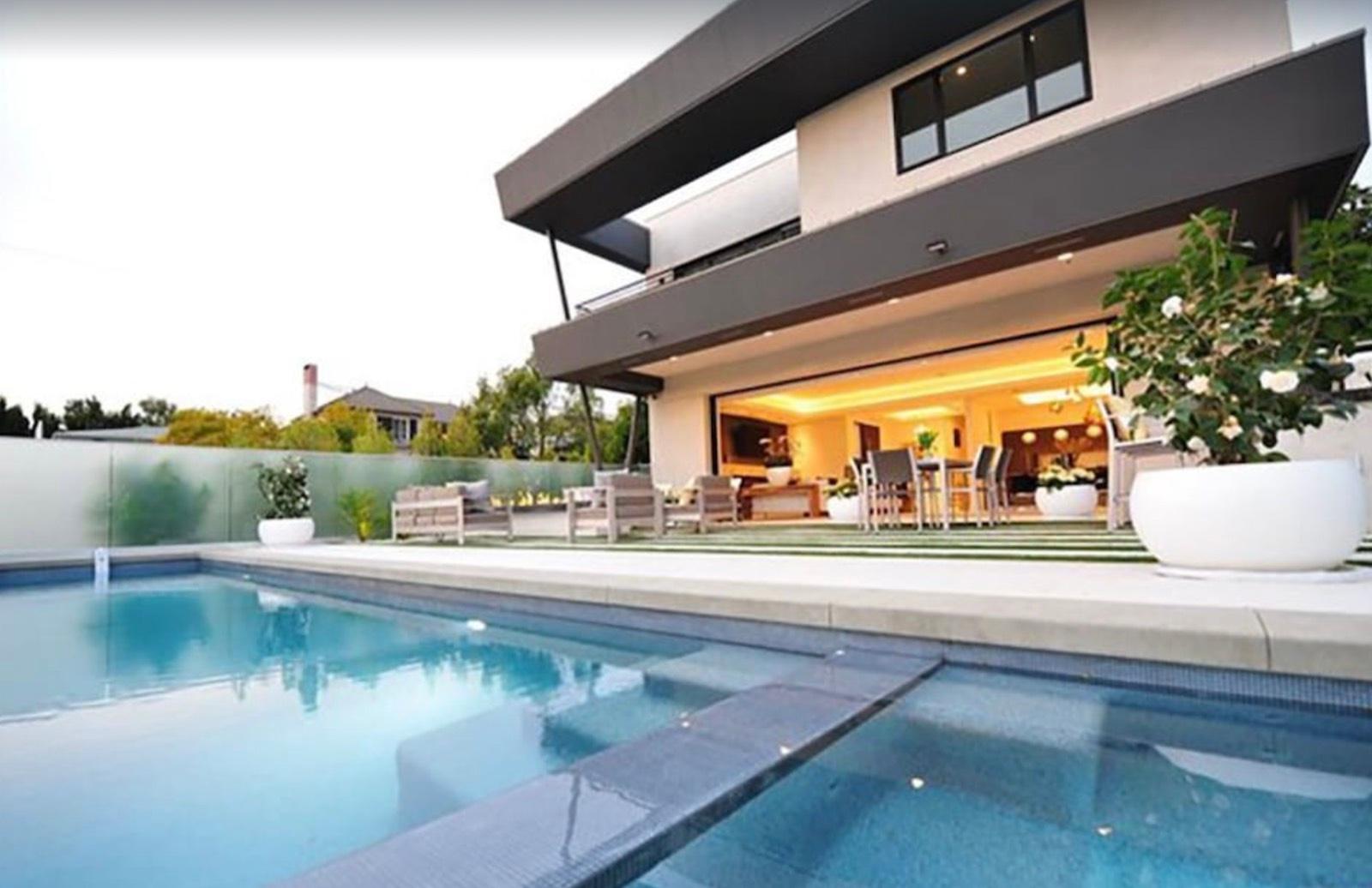 FB's Modern Mini Golf Home — photo 1