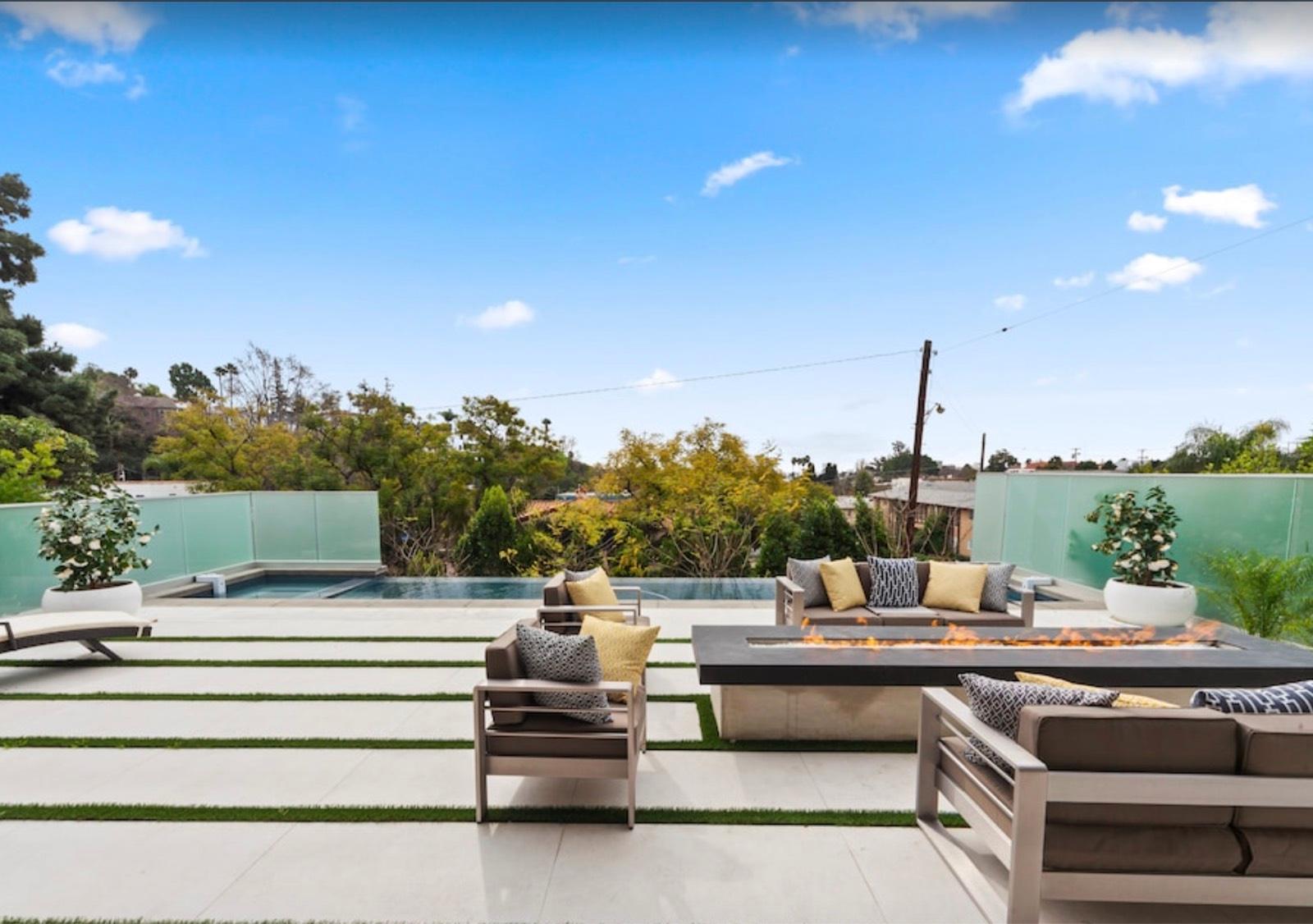 FB's Modern Mini Golf Home — photo 11
