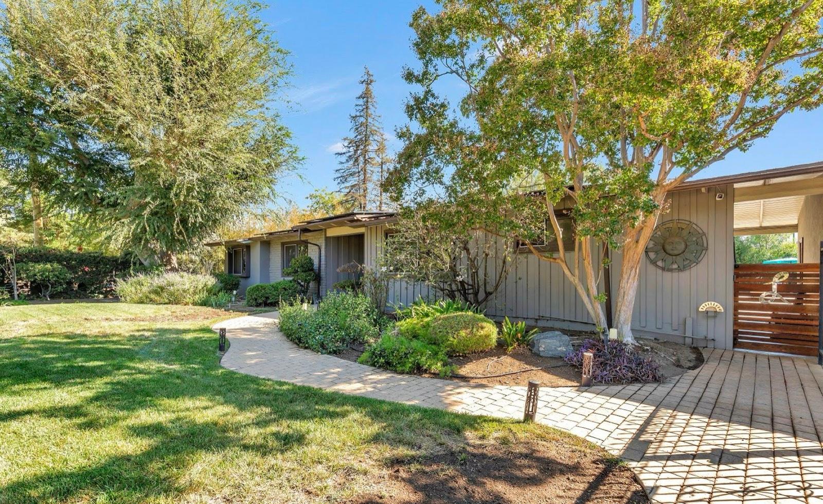 Forest Midcentury Home — photo 1