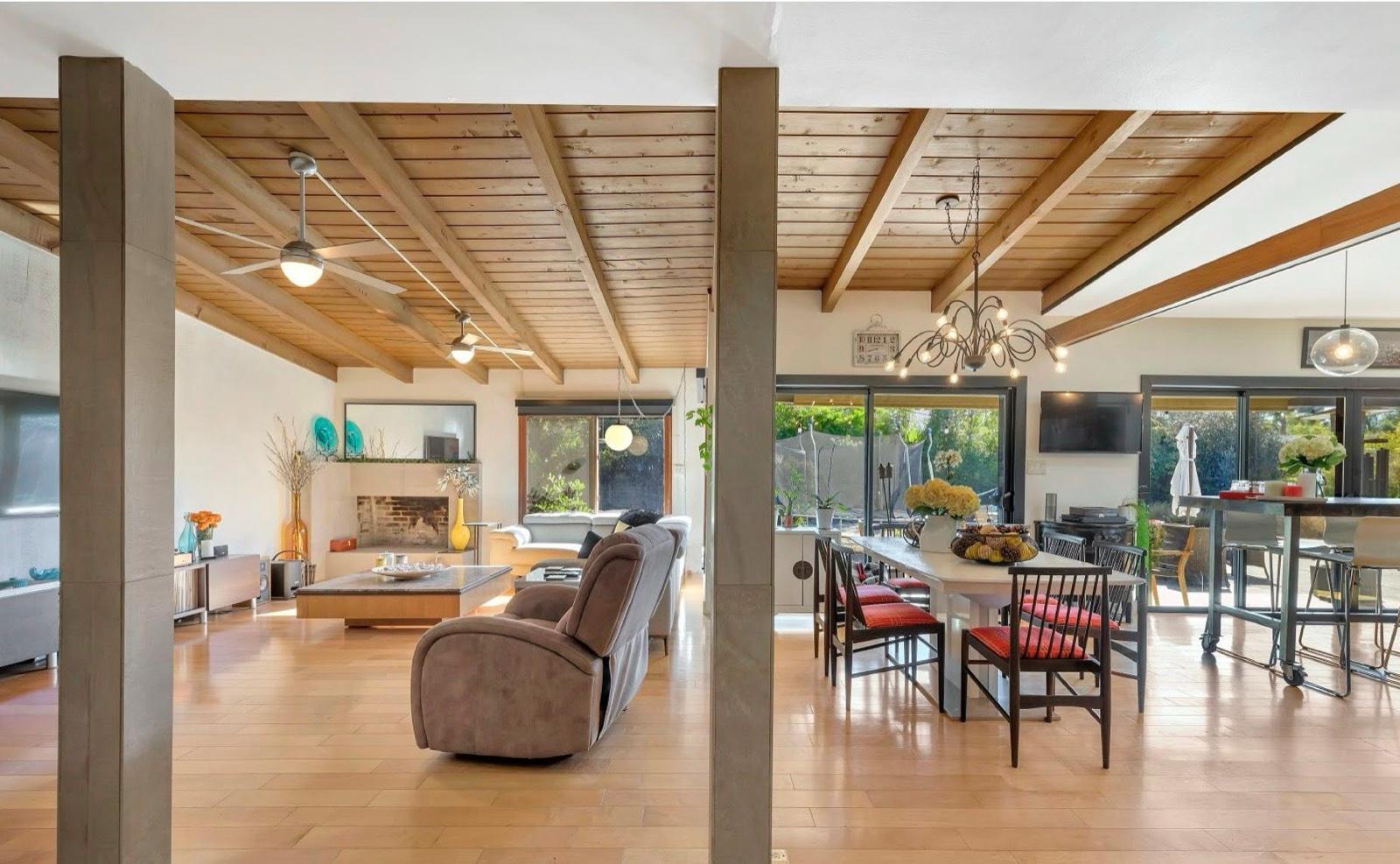 Forest Midcentury Home — photo 5