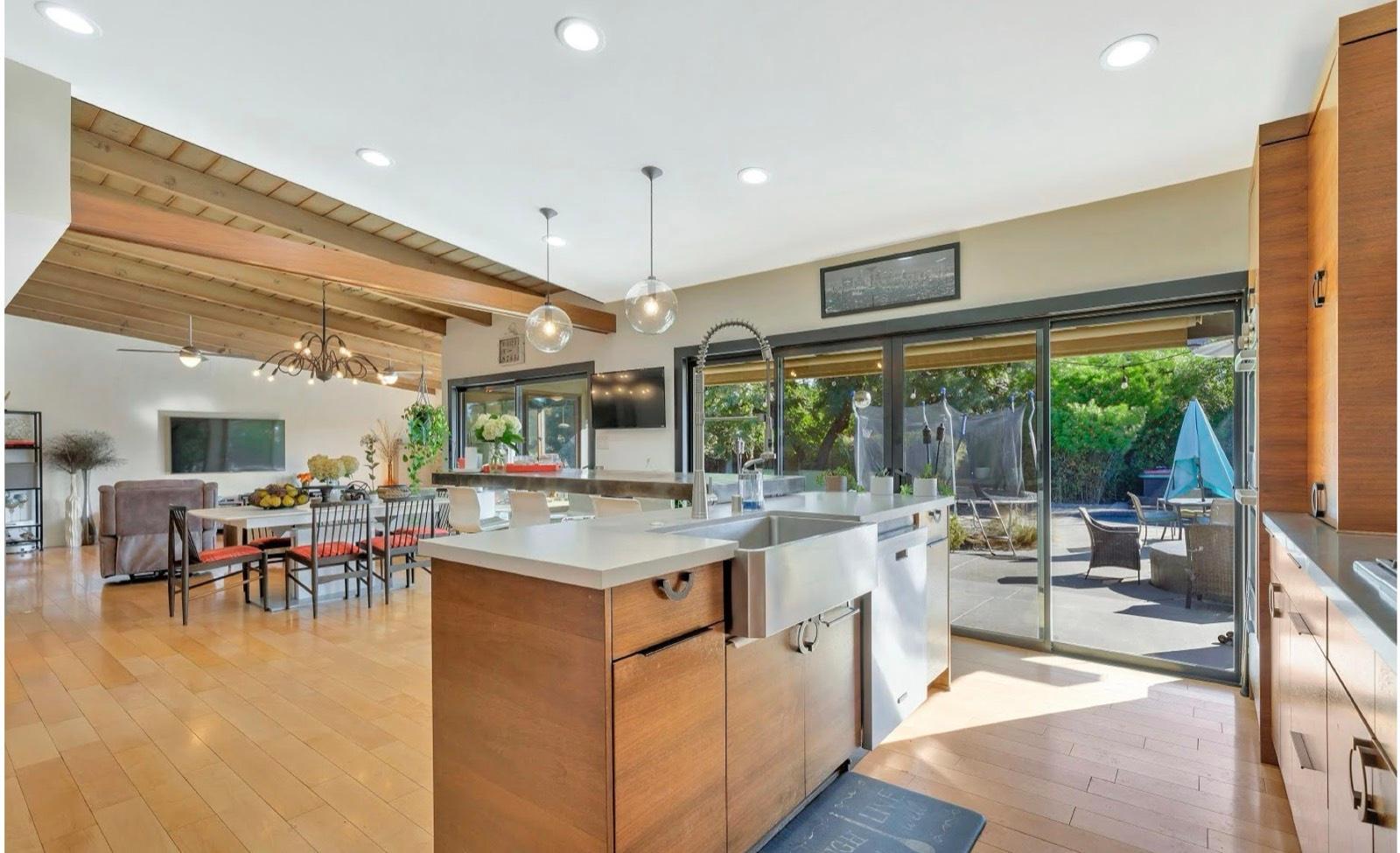 Forest Midcentury Home — photo 7