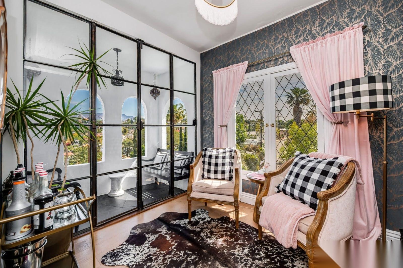 French style mansion near Glendale — photo 4
