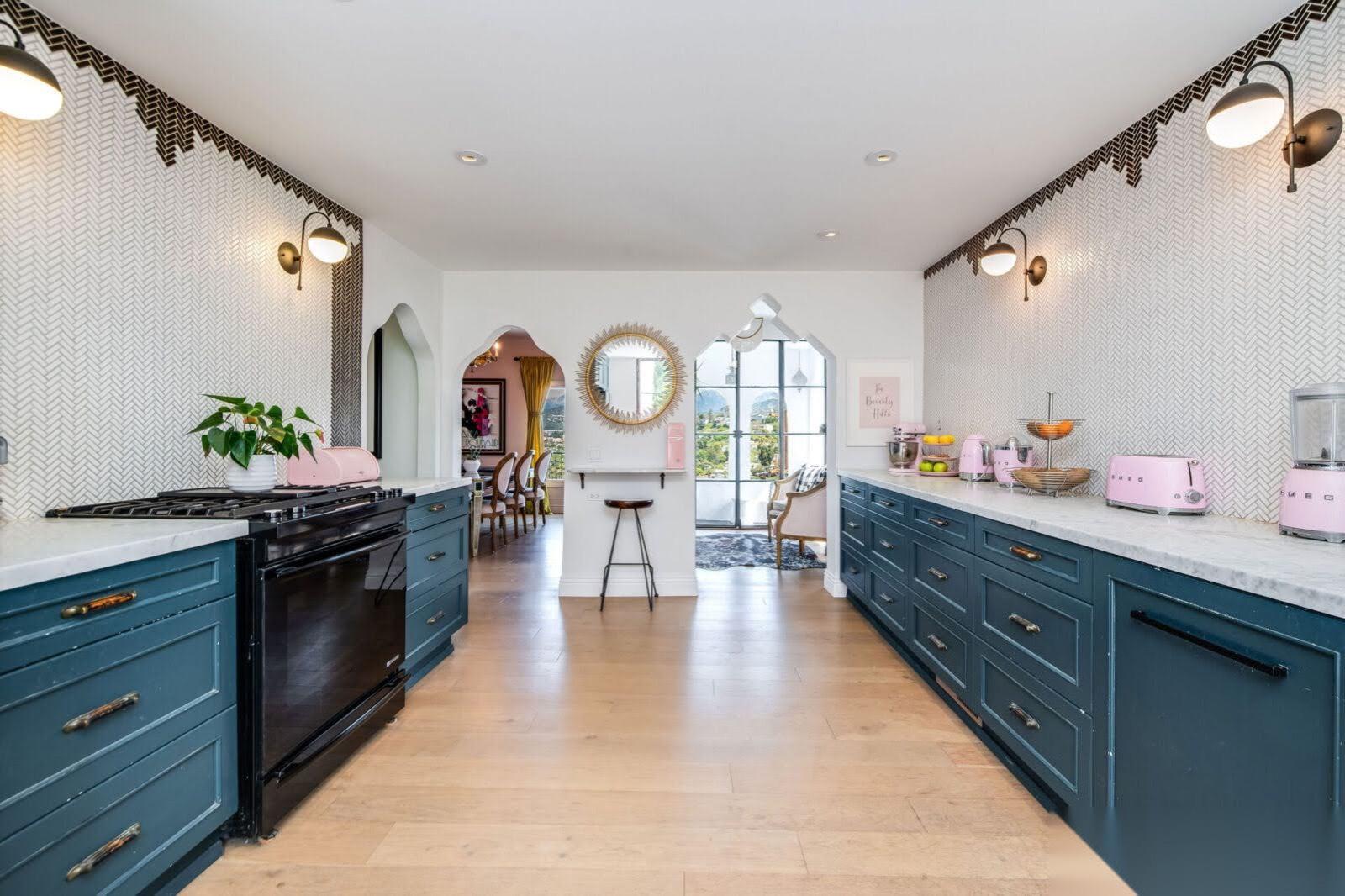 French style mansion near Glendale — photo 6