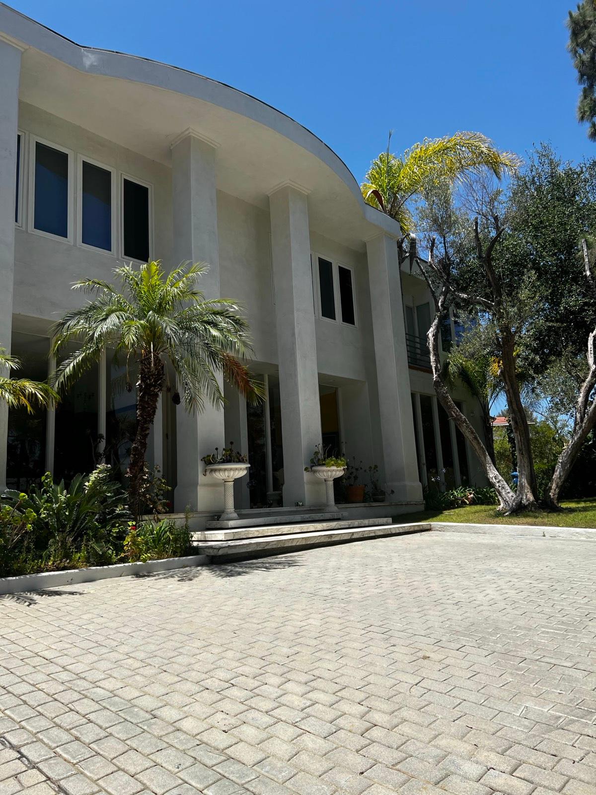 F's White Modern Window Home — photo 1