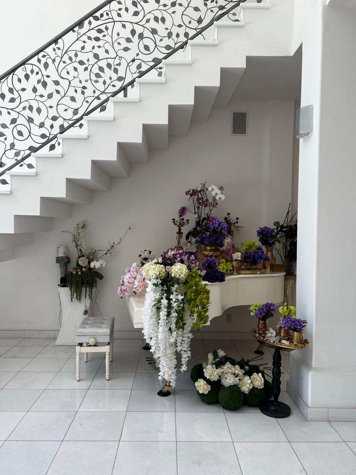 F's White Modern Window Home — photo 4