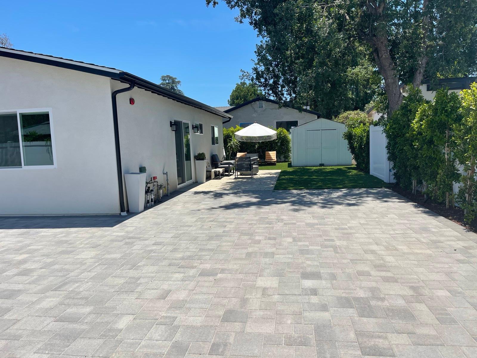 G's Bungalow Backyard — photo 2