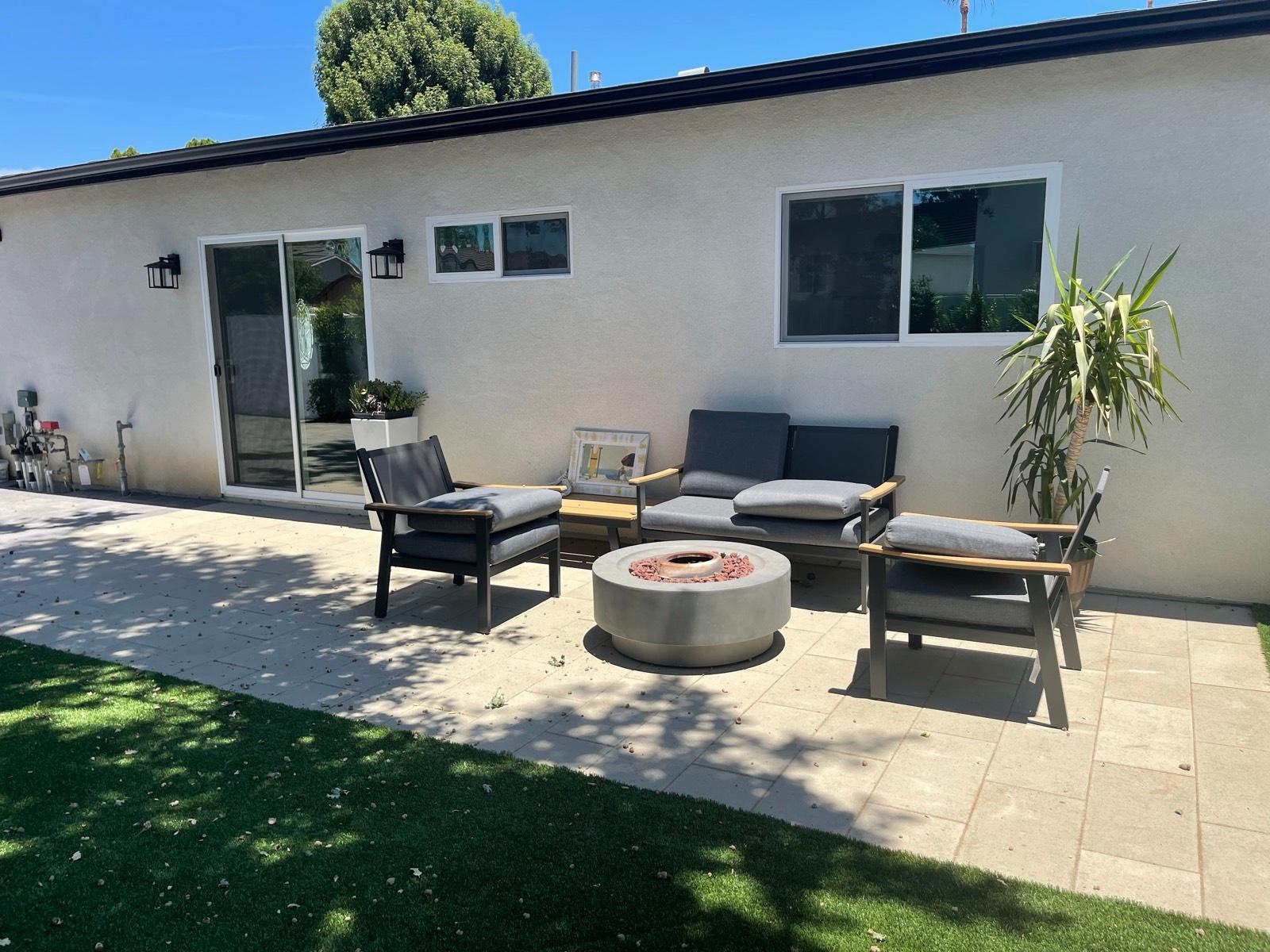 G's Bungalow Backyard — photo 4
