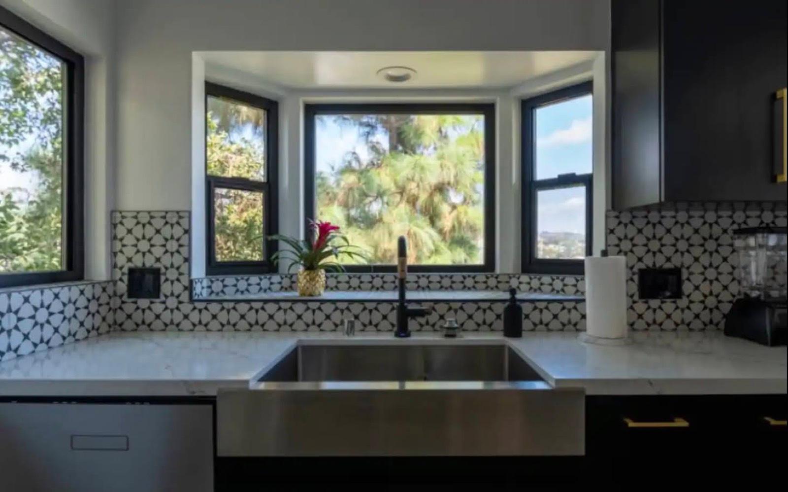 G's City View Bungalow — photo 12