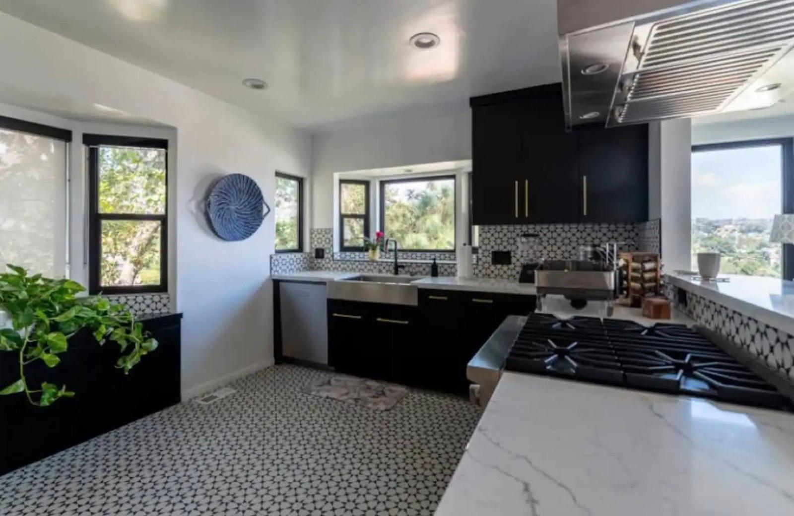 G's City View Bungalow — photo 10