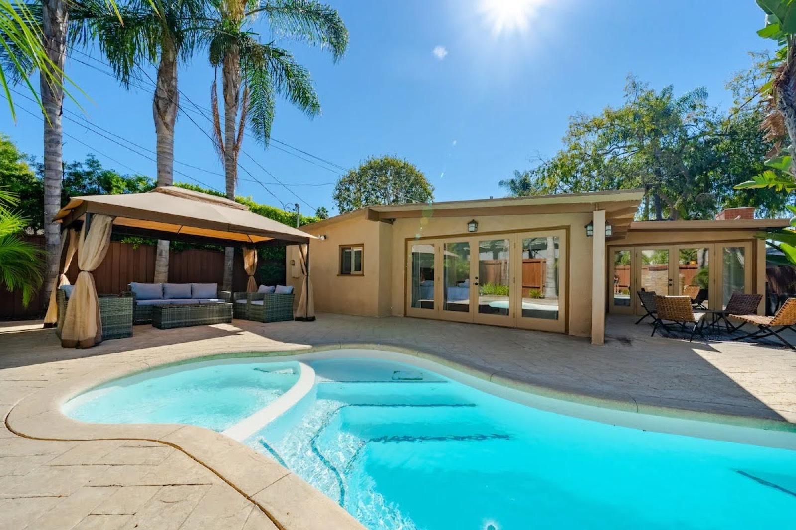 Gb Brentwood 5 bedroom - pool — photo 1