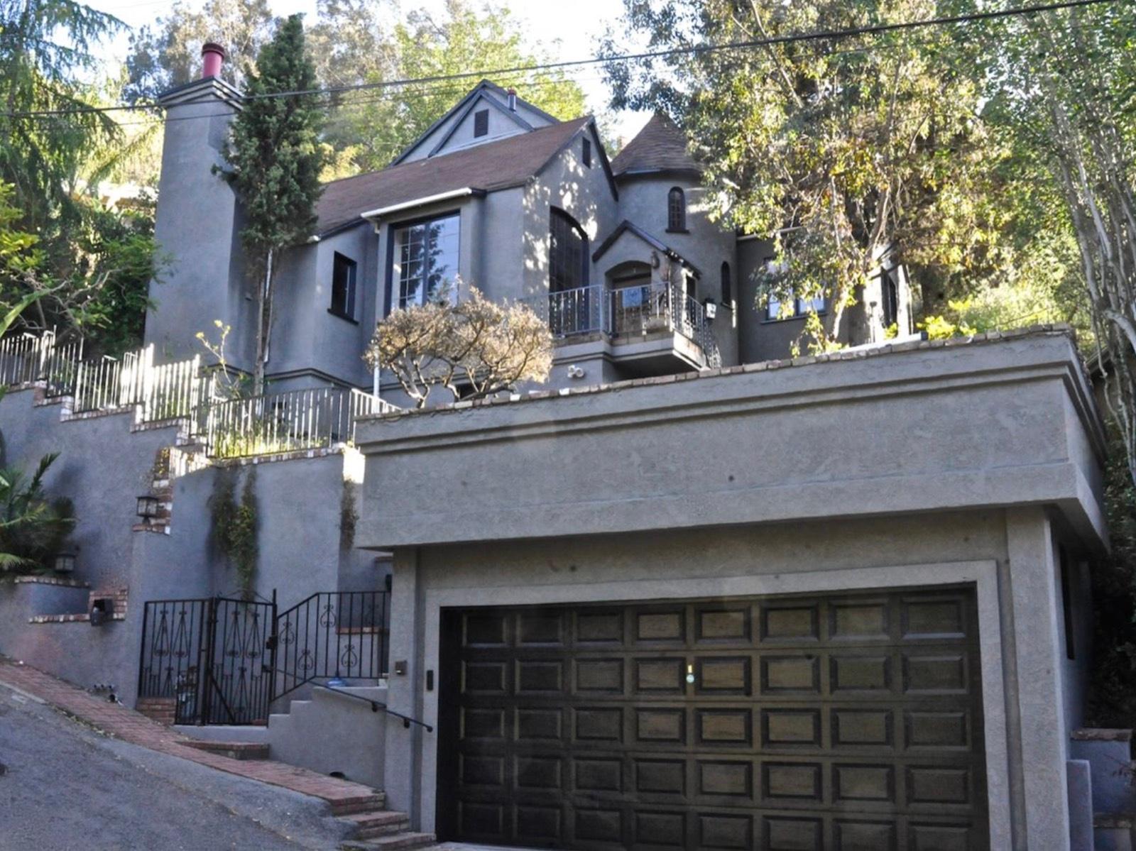 Gothic Prop House — photo 1