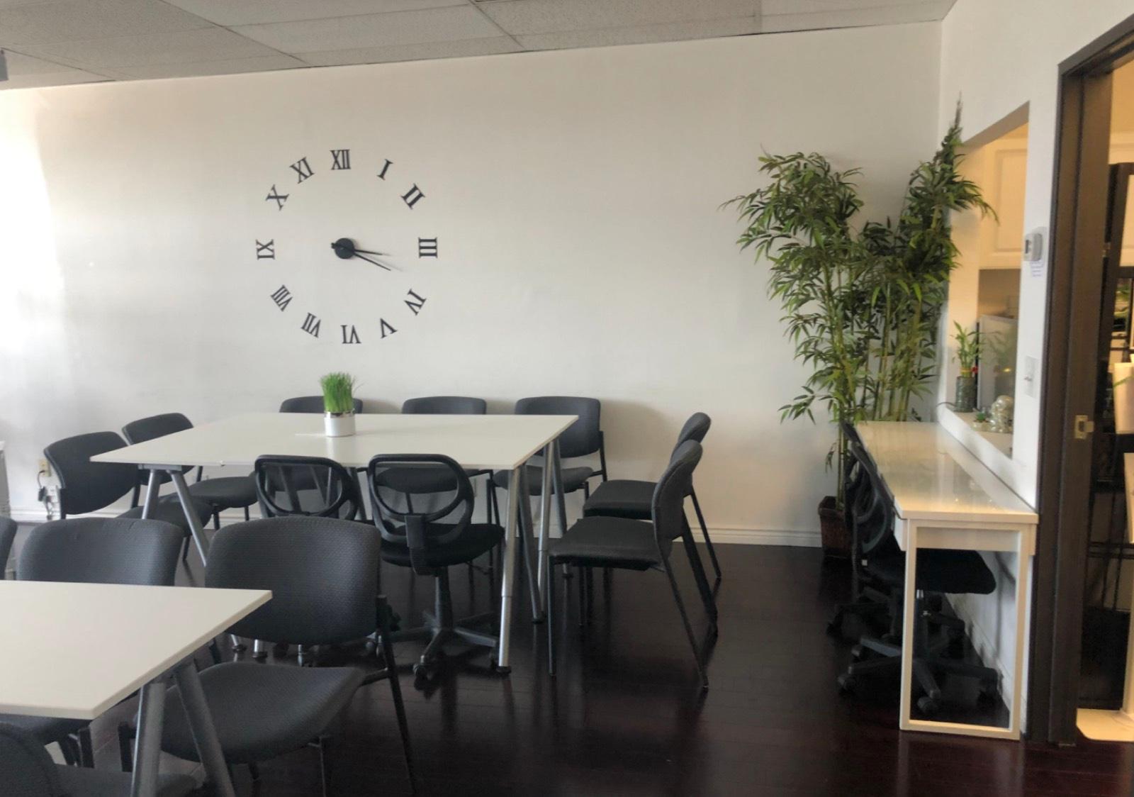 G's Modern Office — photo 4