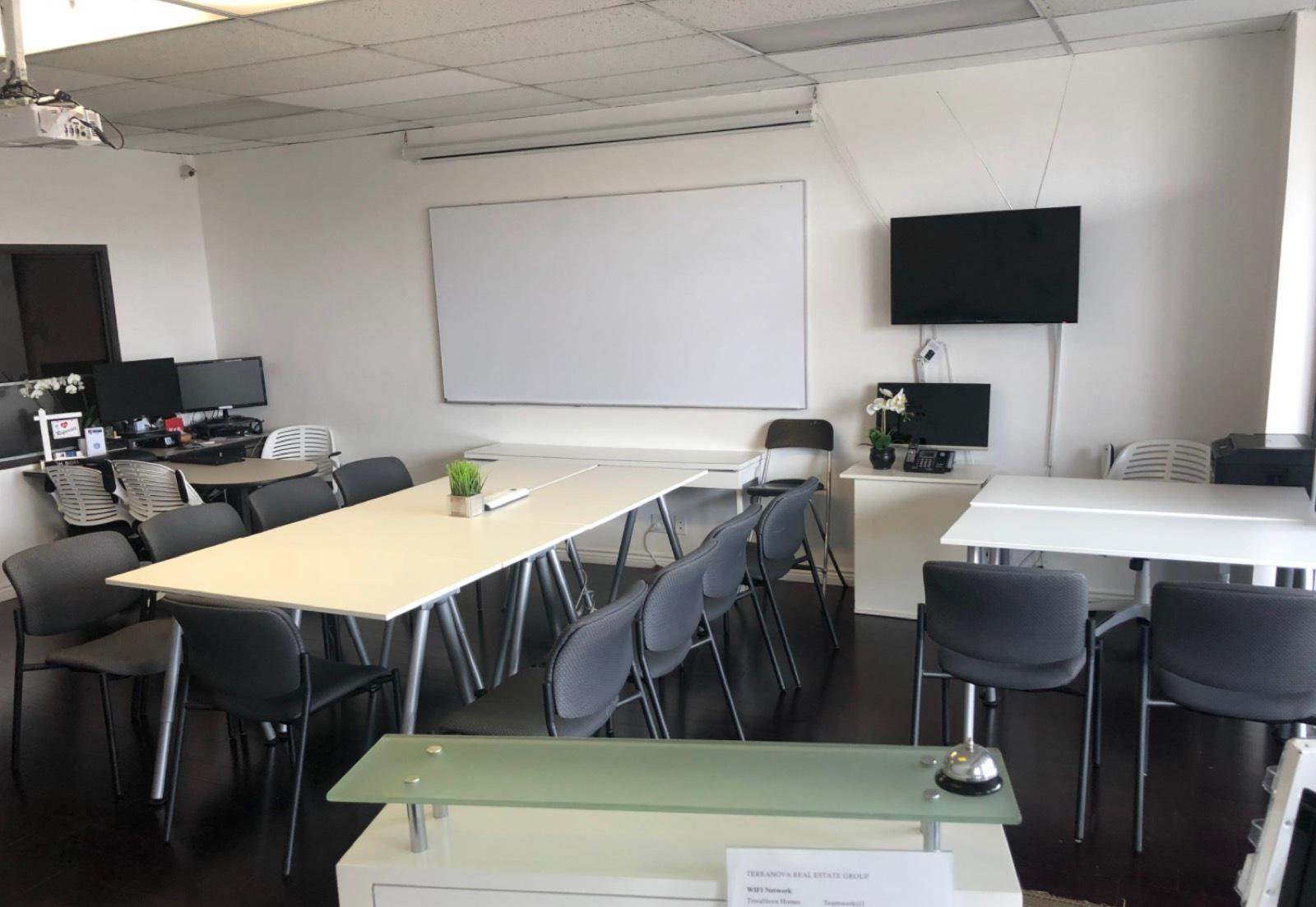 G's Modern Office — photo 8
