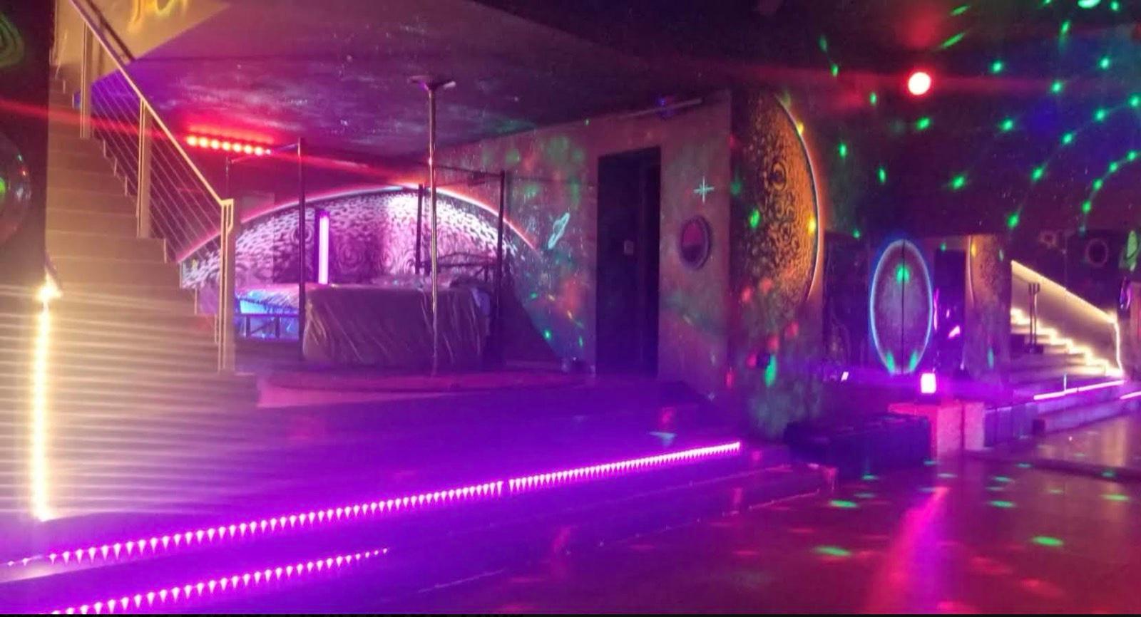 GT's Neon Party House 11204 — photo 2