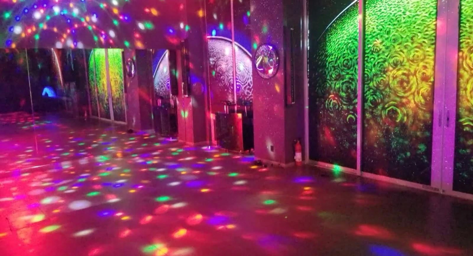 GT's Neon Party House 11204 — photo 3