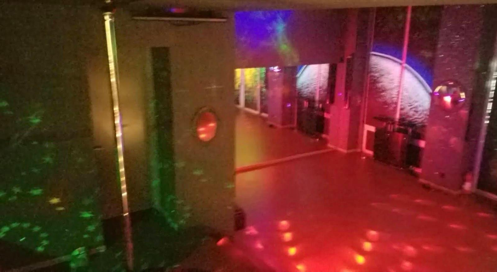 GT's Neon Party House 11204 — photo 4