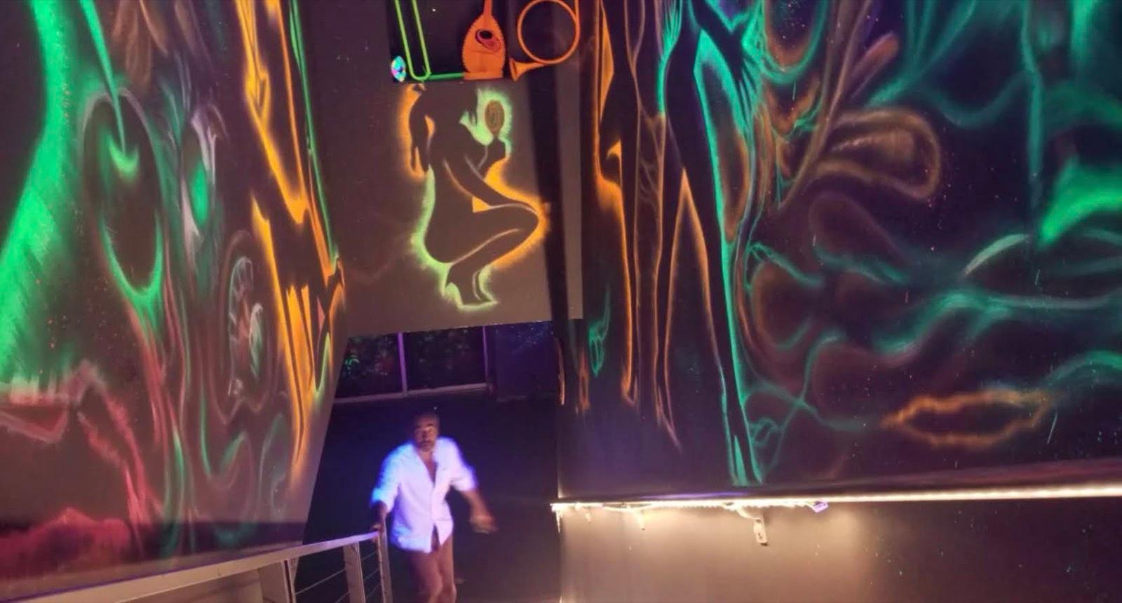 GT's Neon Party House 11204 — photo 6