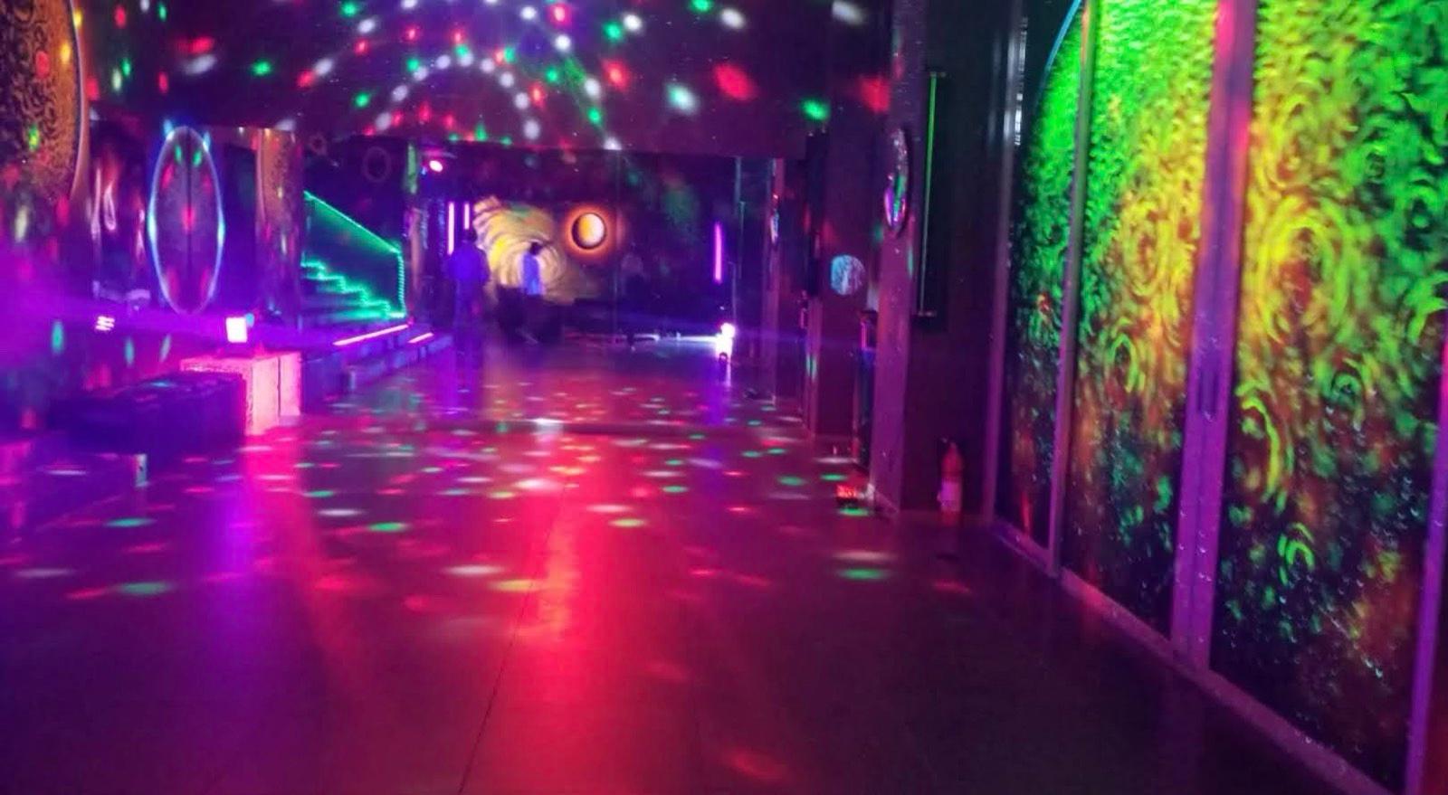 GT's Neon Party House 11204 — photo 10