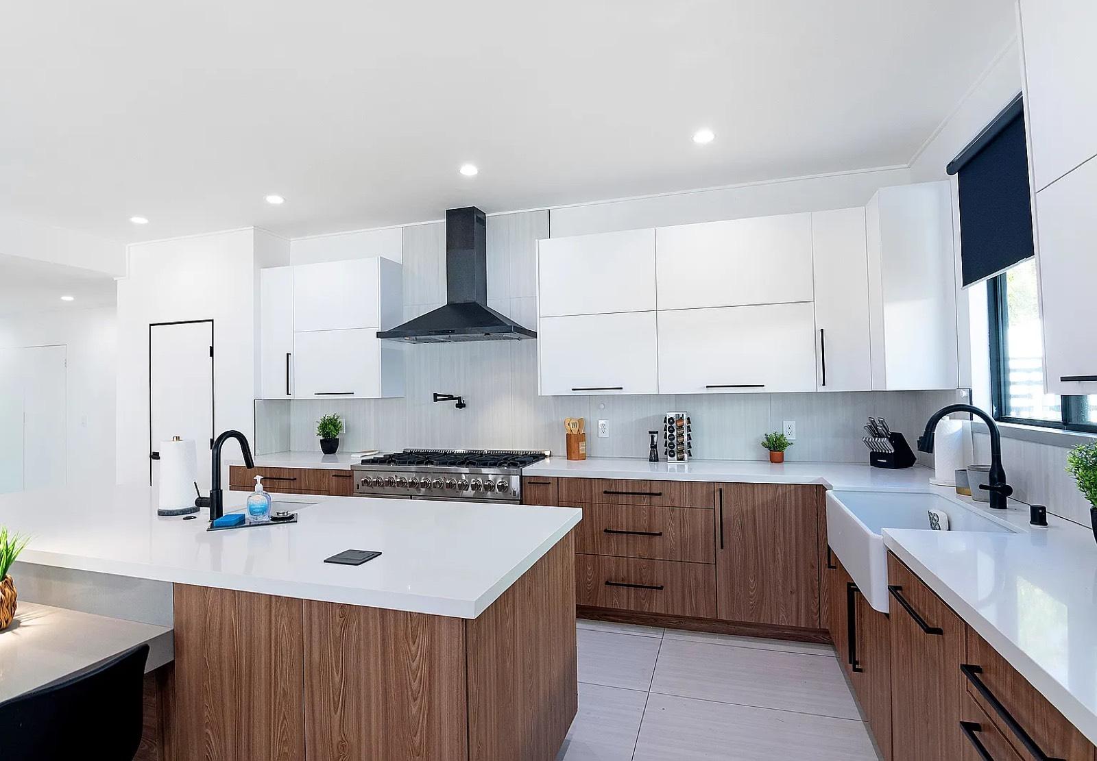 H's Clean Line Home — photo 2