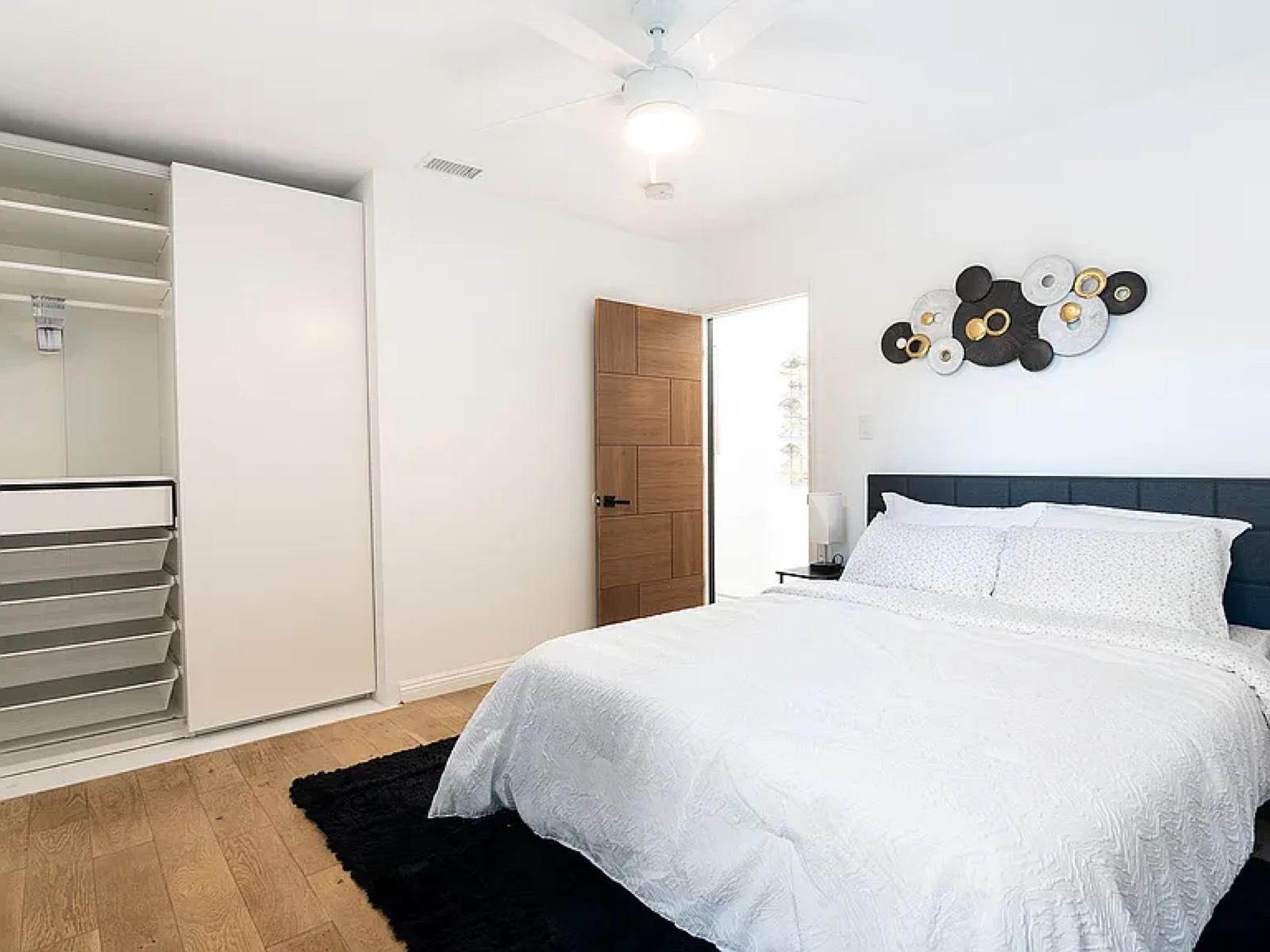 H's Clean Line Home — photo 3