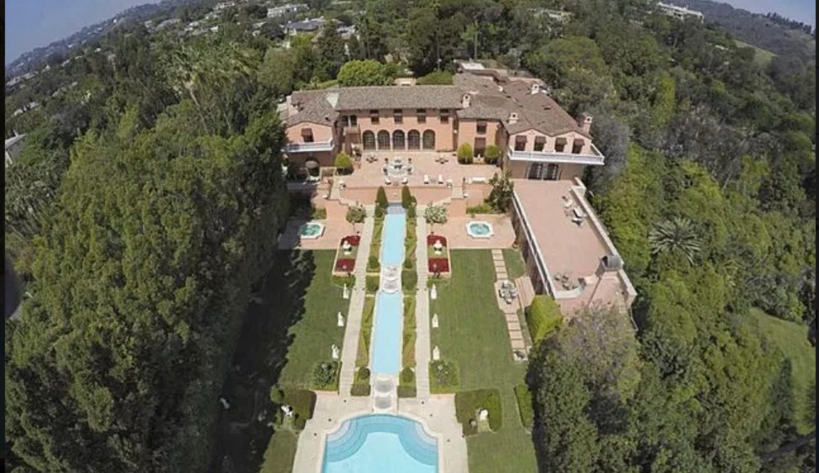 HD's Mega Mansion — photo 2