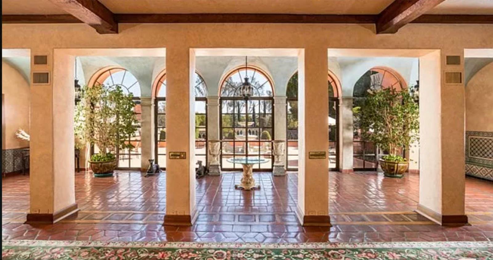 HD's Mega Mansion — photo 4