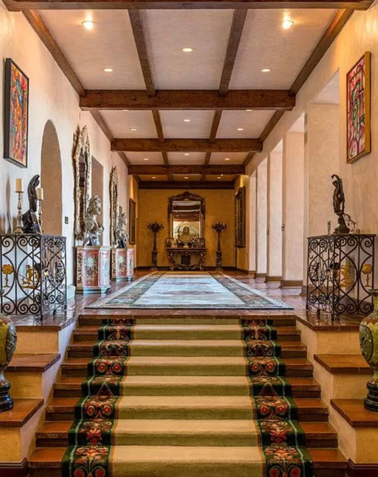 HD's Mega Mansion — photo 5