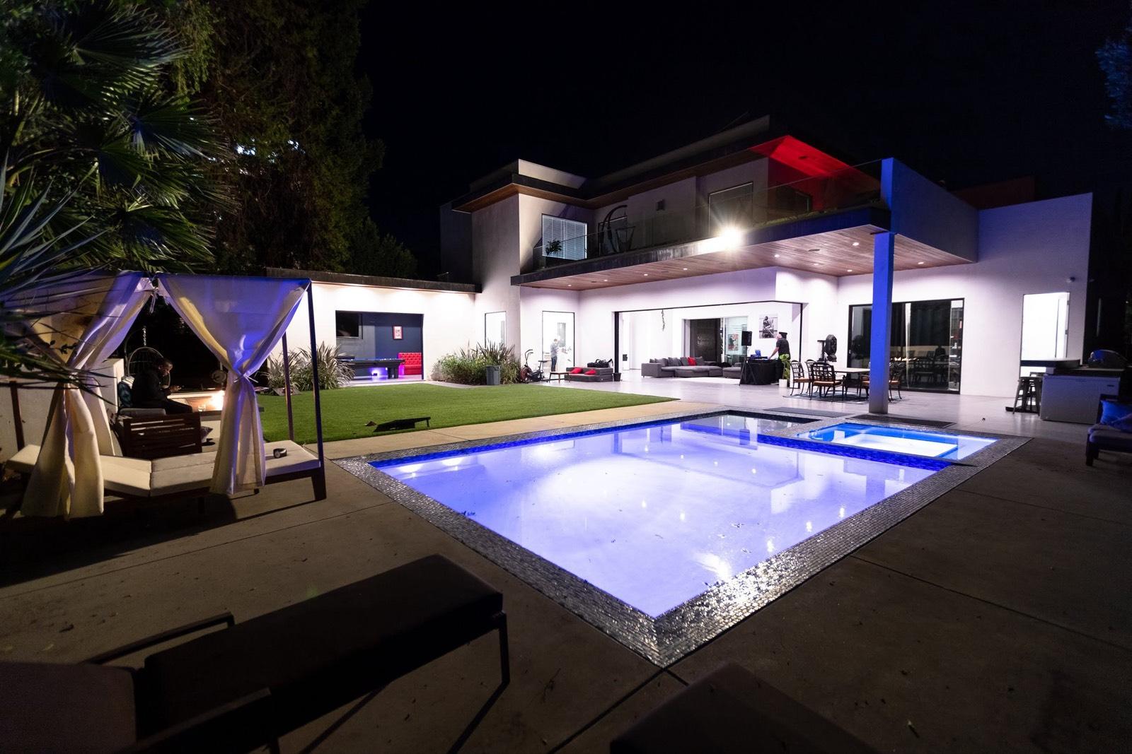 Henry's Valley Modern Palace — photo 1