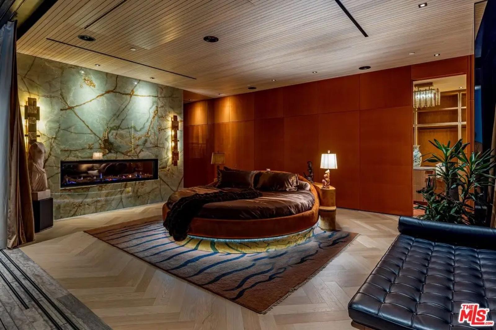 hollywood hills 8 bed room beauty — photo 8