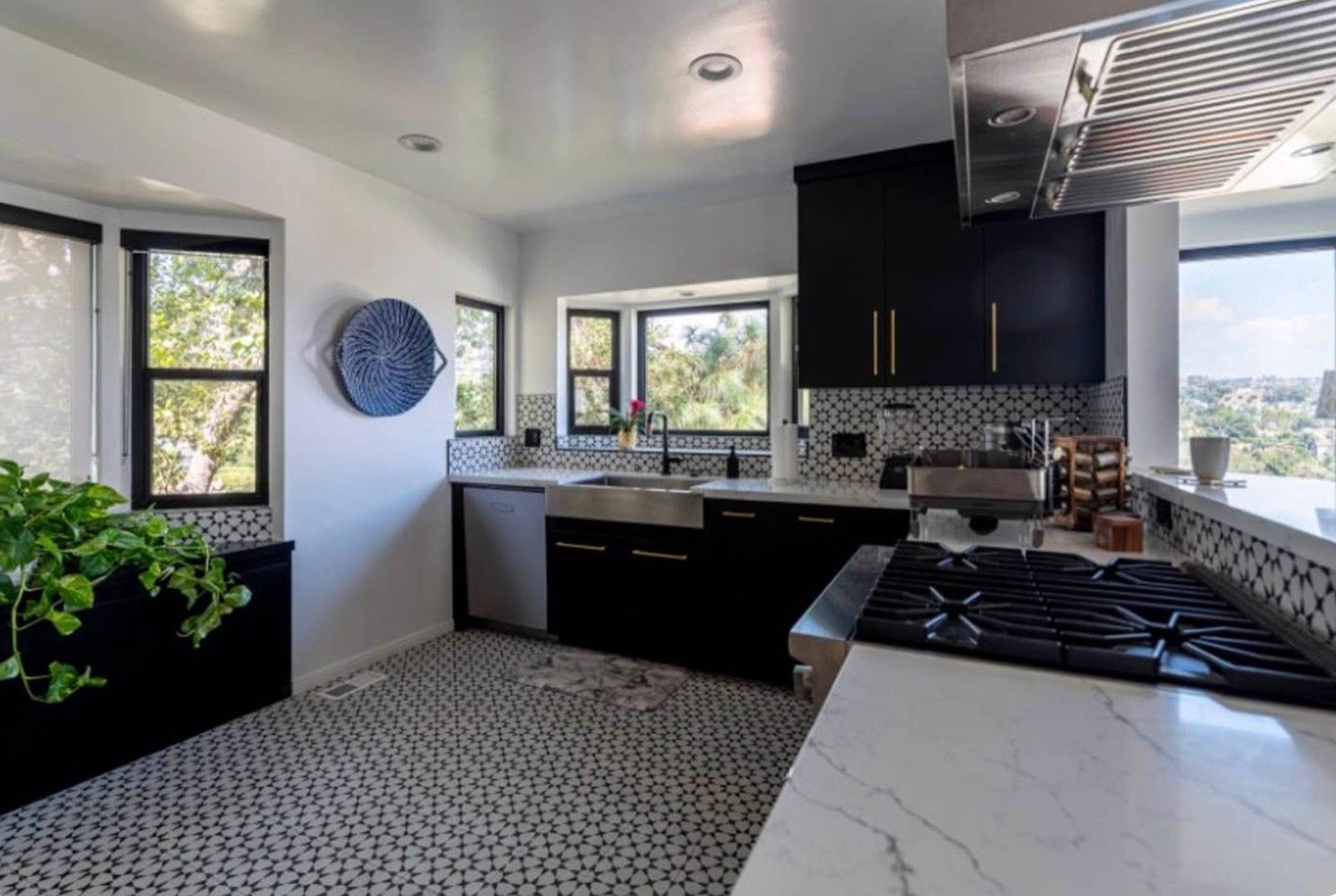 Hollywood Hills Bungalow — photo 10