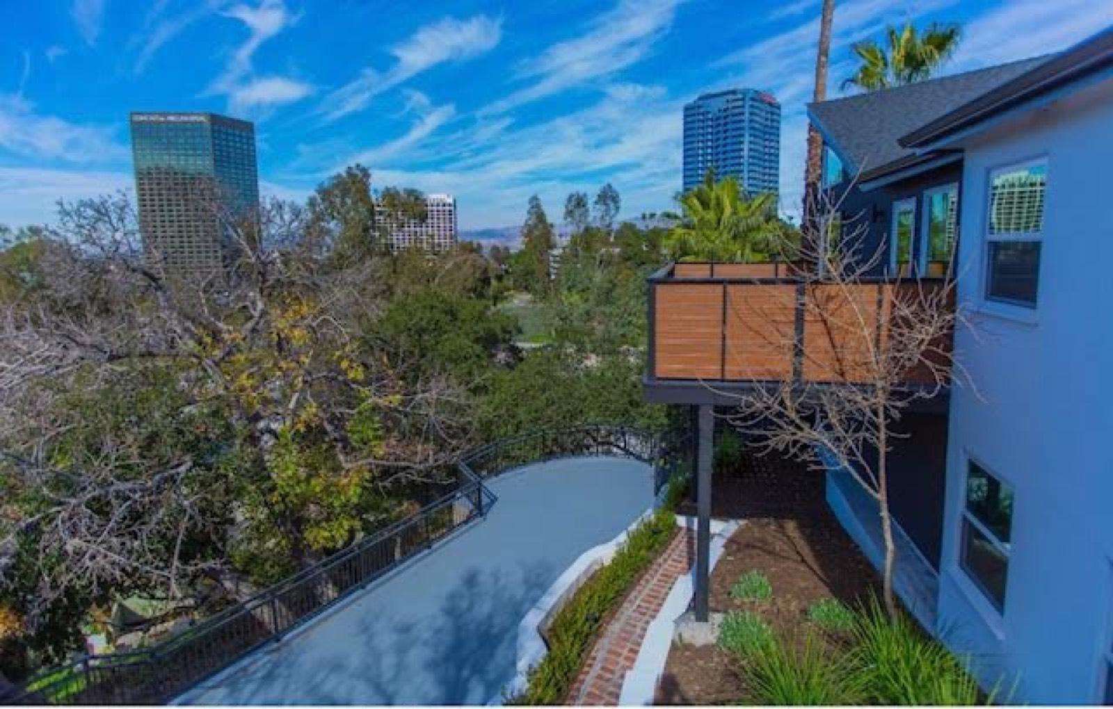 Hollywood House — photo 11