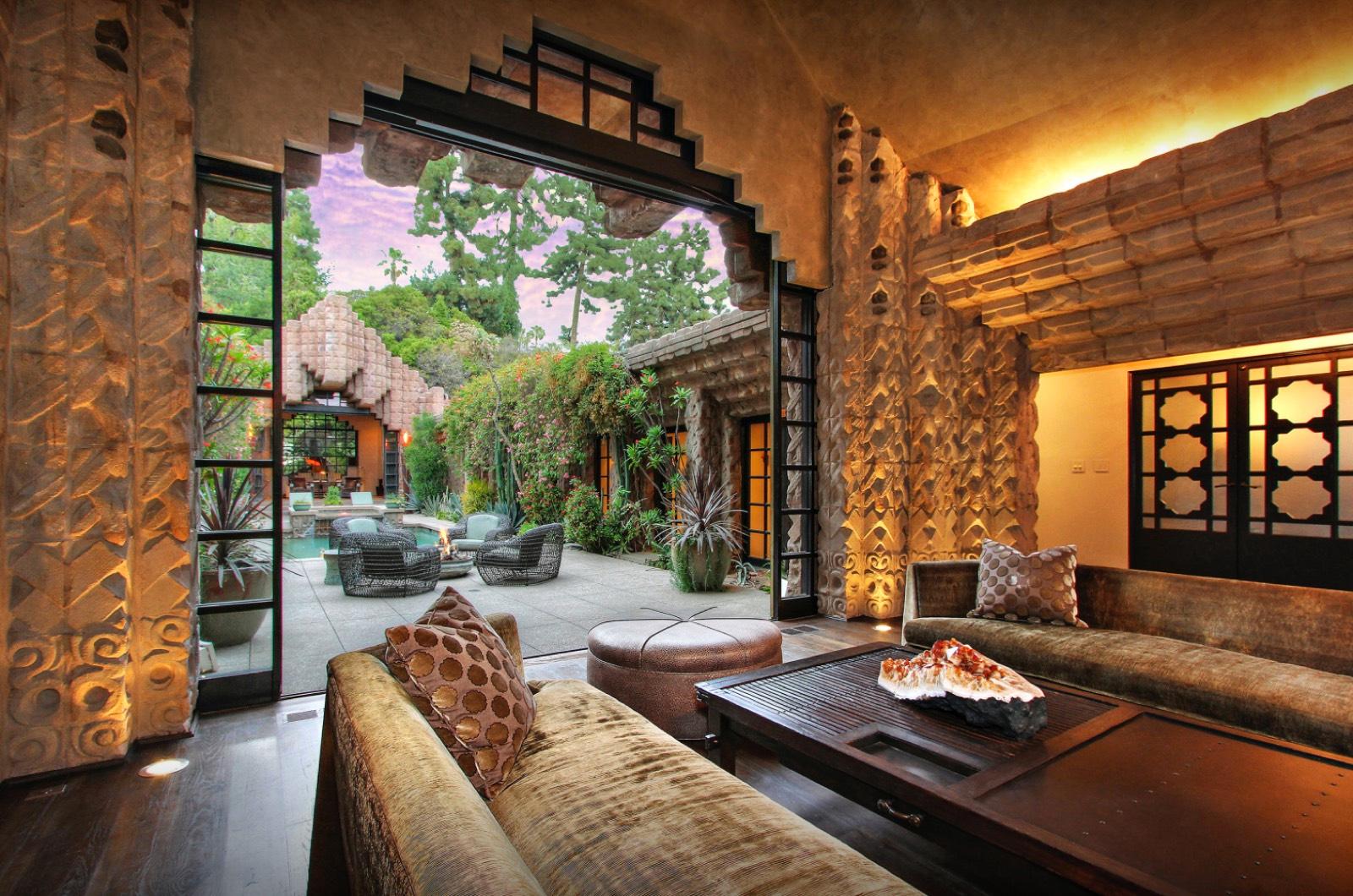 Hollywood Mansion — photo 1