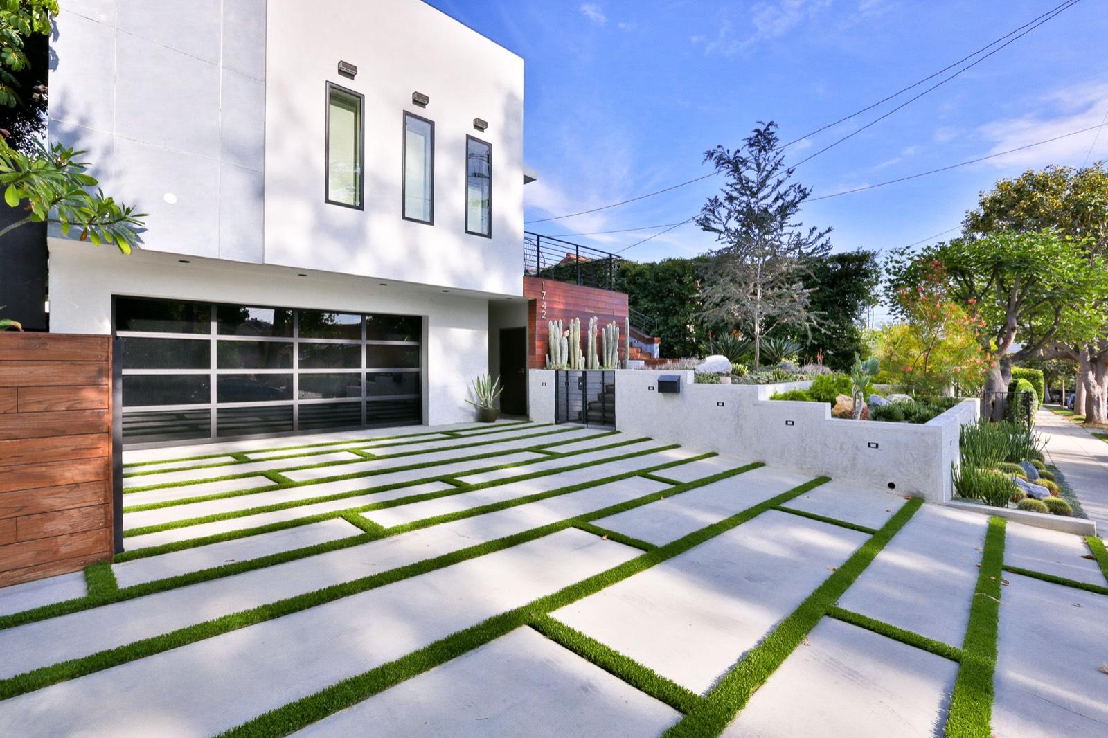 Hollywood Sanctuary — photo 1