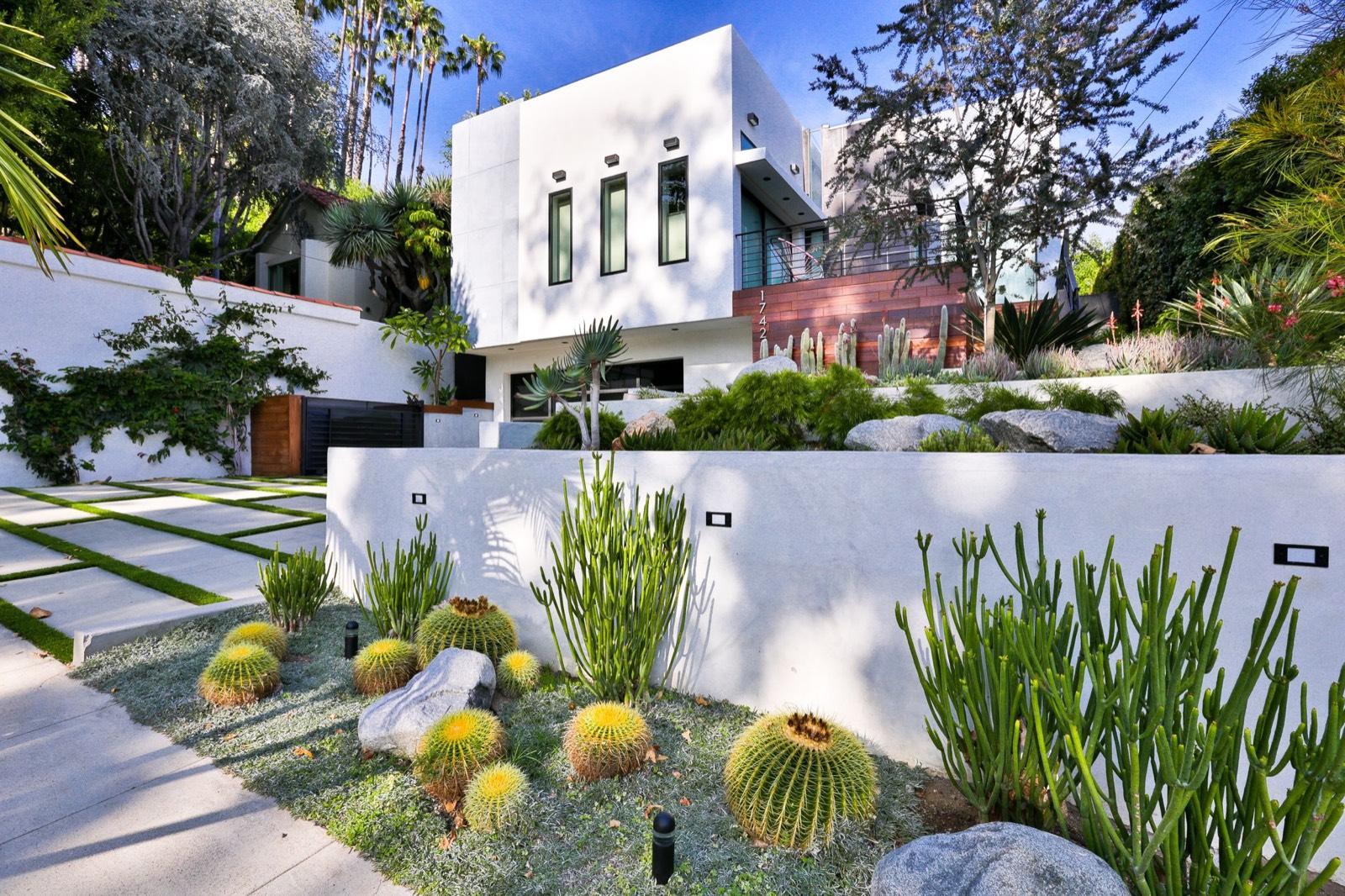 Hollywood Sanctuary — photo 2