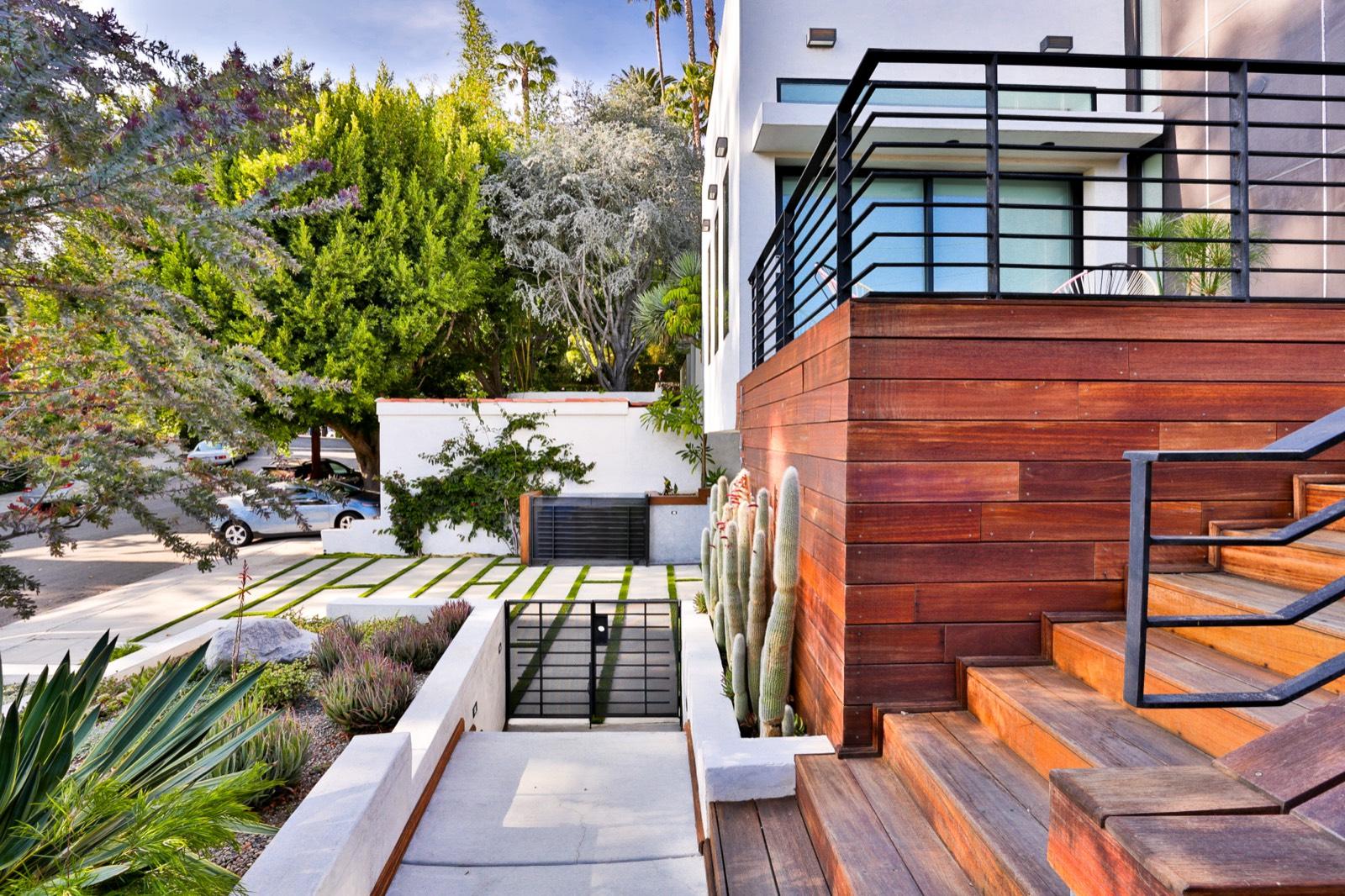 Hollywood Sanctuary — photo 9