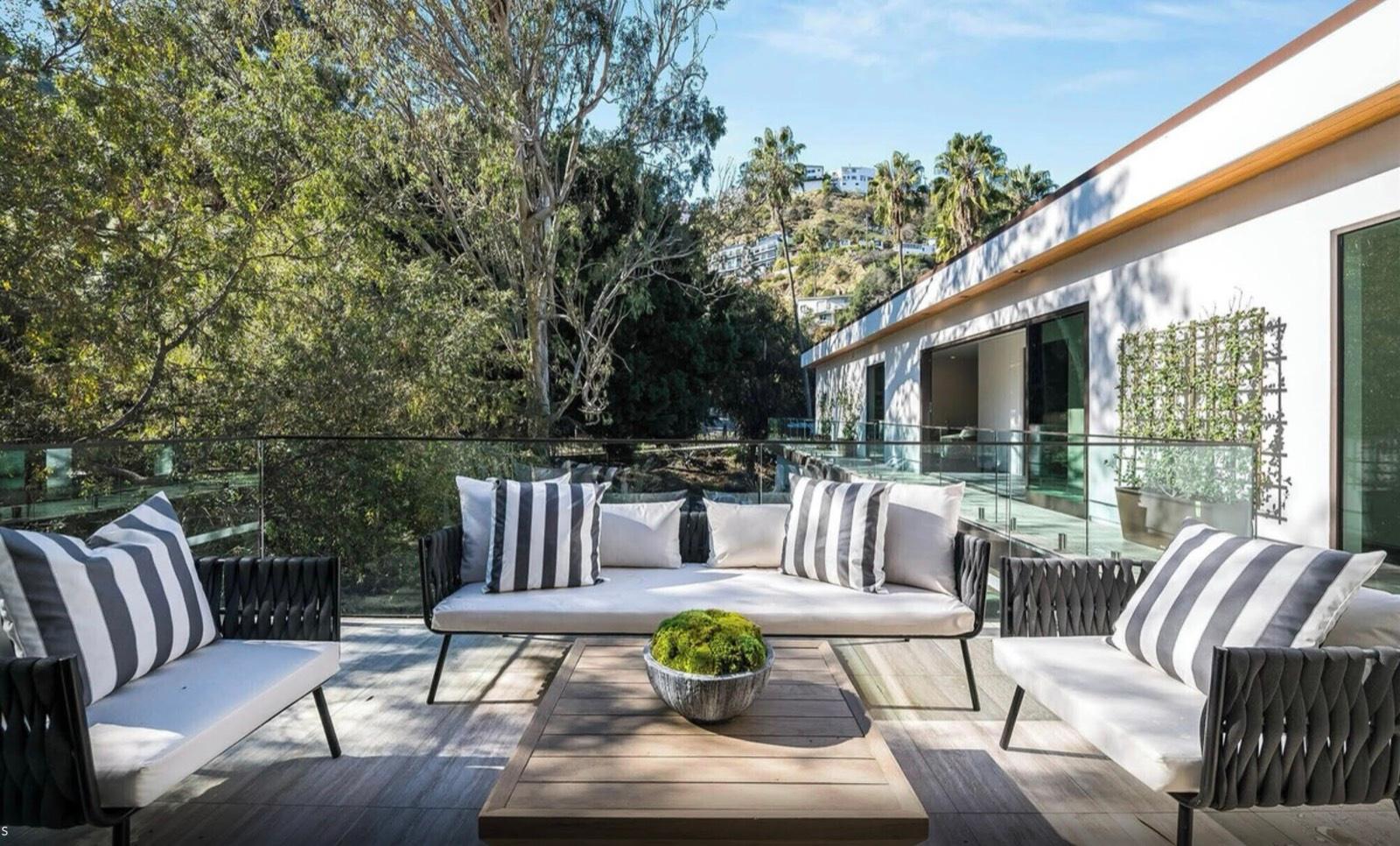 Hollywood Valencia Star Mansion — photo 12