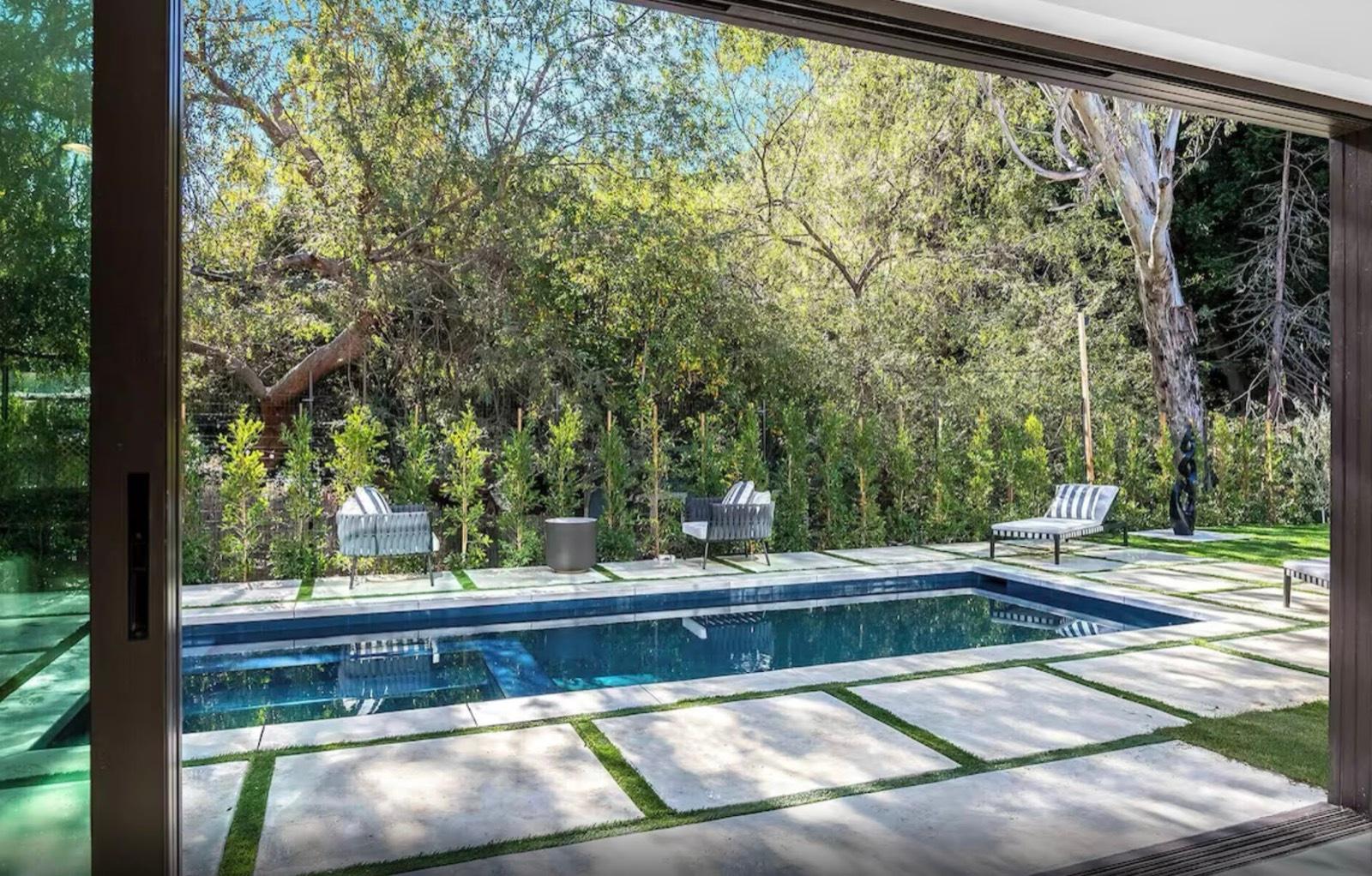 Hollywood Valencia Star Mansion — photo 3