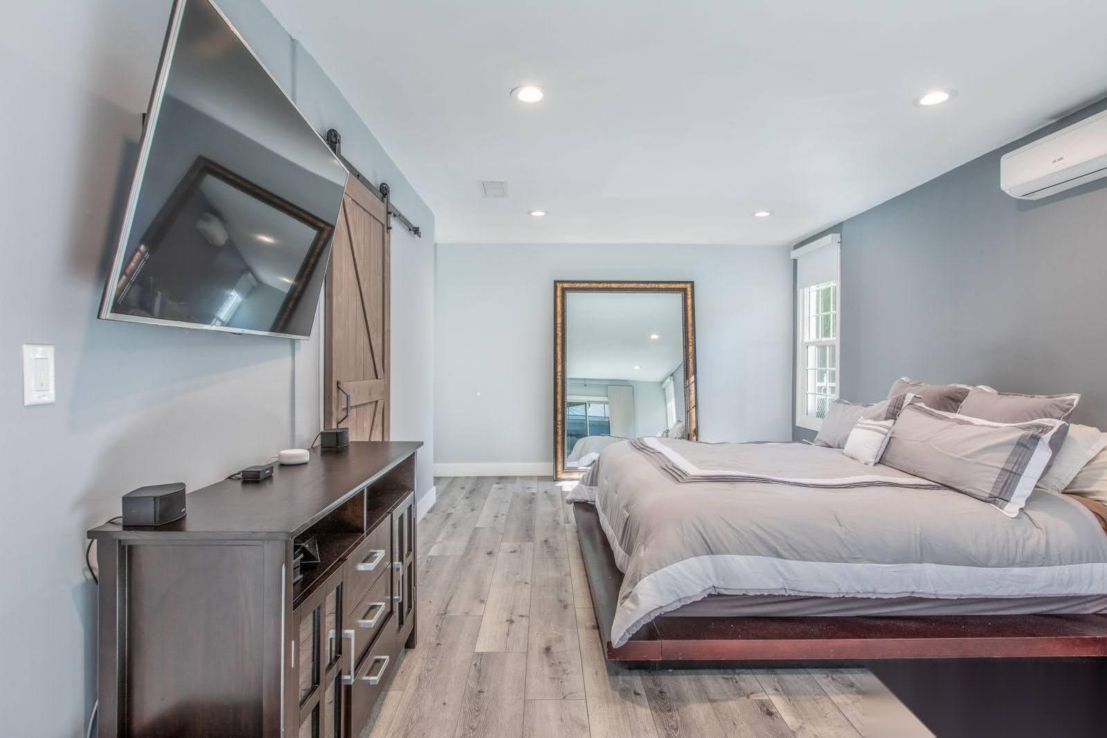Hollywood west film ready home — photo 4
