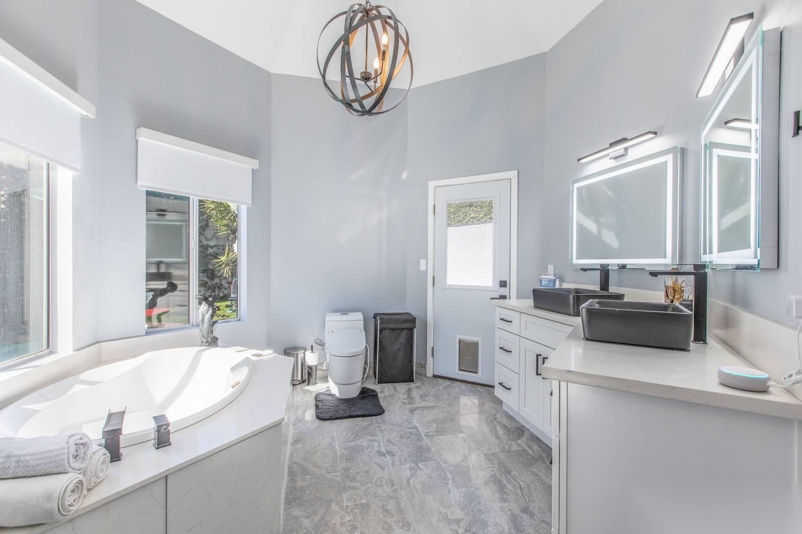 Hollywood west film ready home — photo 6